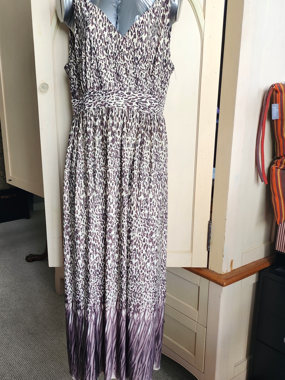 Sleeveless V-Neck Brown Print Maxi Dress. Medium